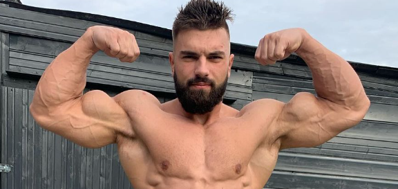 De 4 beste biceps oefeningen voor thuis